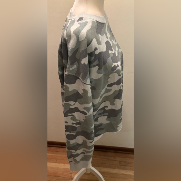 NWT Spiritual Gangster Mazzy Pullover Sweatshirt in Camo Large raw hem cropped - Picture 10 of 14
